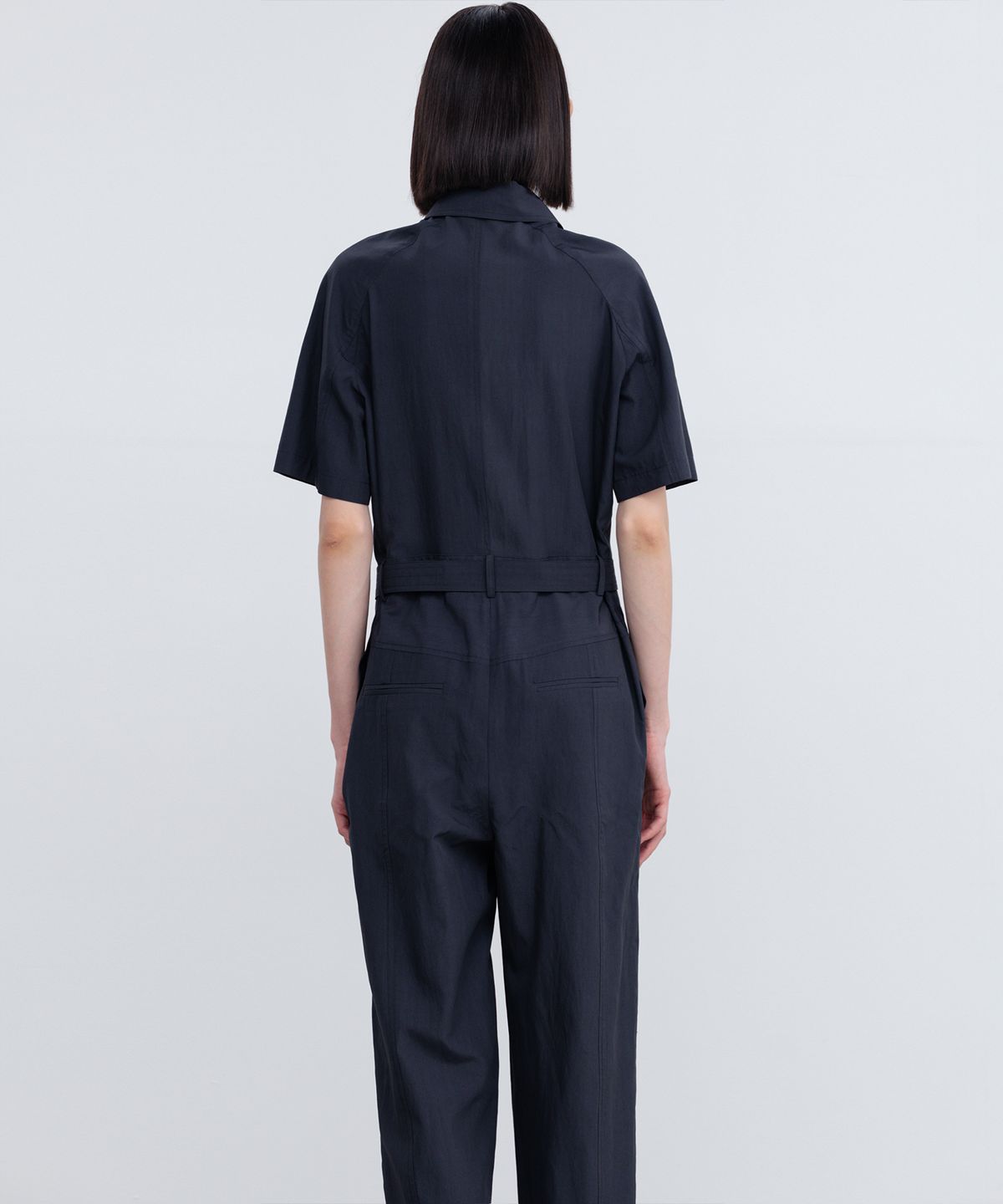 리이(RE RHEE) HIDDEN BUTTON BELTED JUMPSUIT