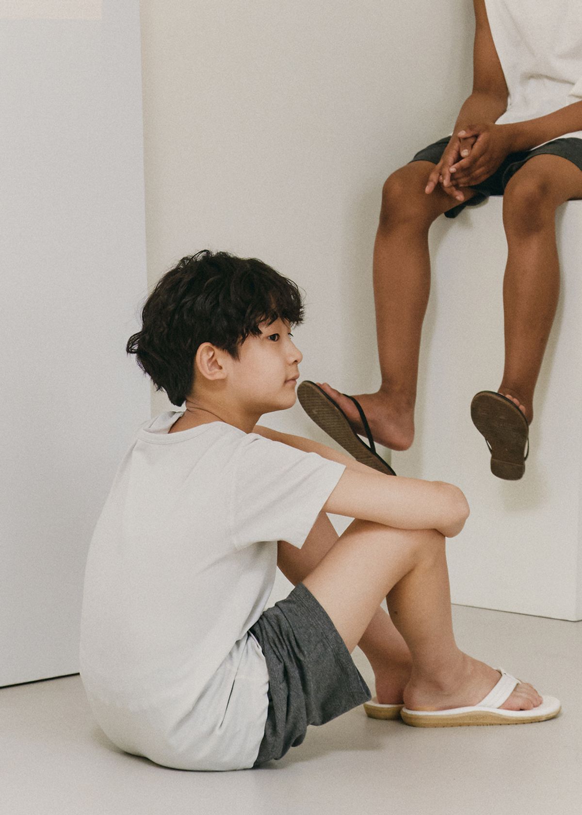 벤(BBEEEENN) 코지 스웻 하프 T_에크루