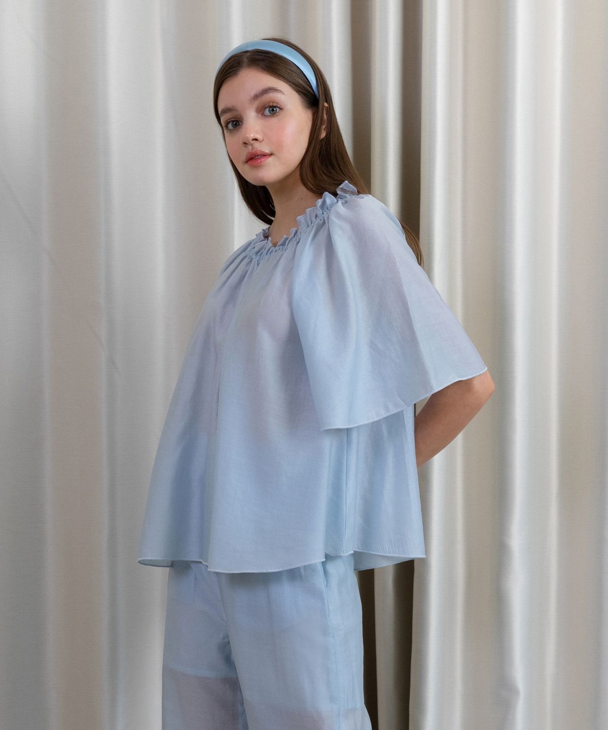 레트흐드레뚜왈(LETTRE DE LE TOILE) Summer tencel shirring blouse (Light blue)