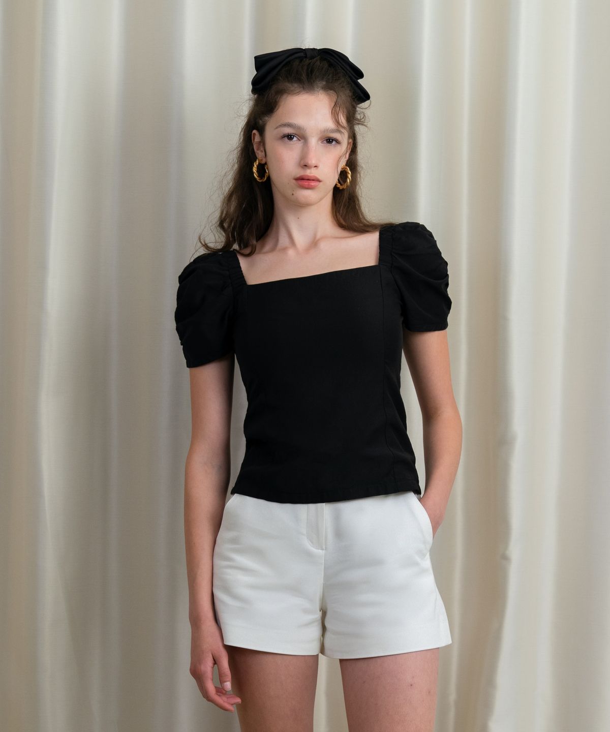 레트흐드레뚜왈(LETTRE DE LE TOILE) Square neckline puff sleeve top (Light denim)