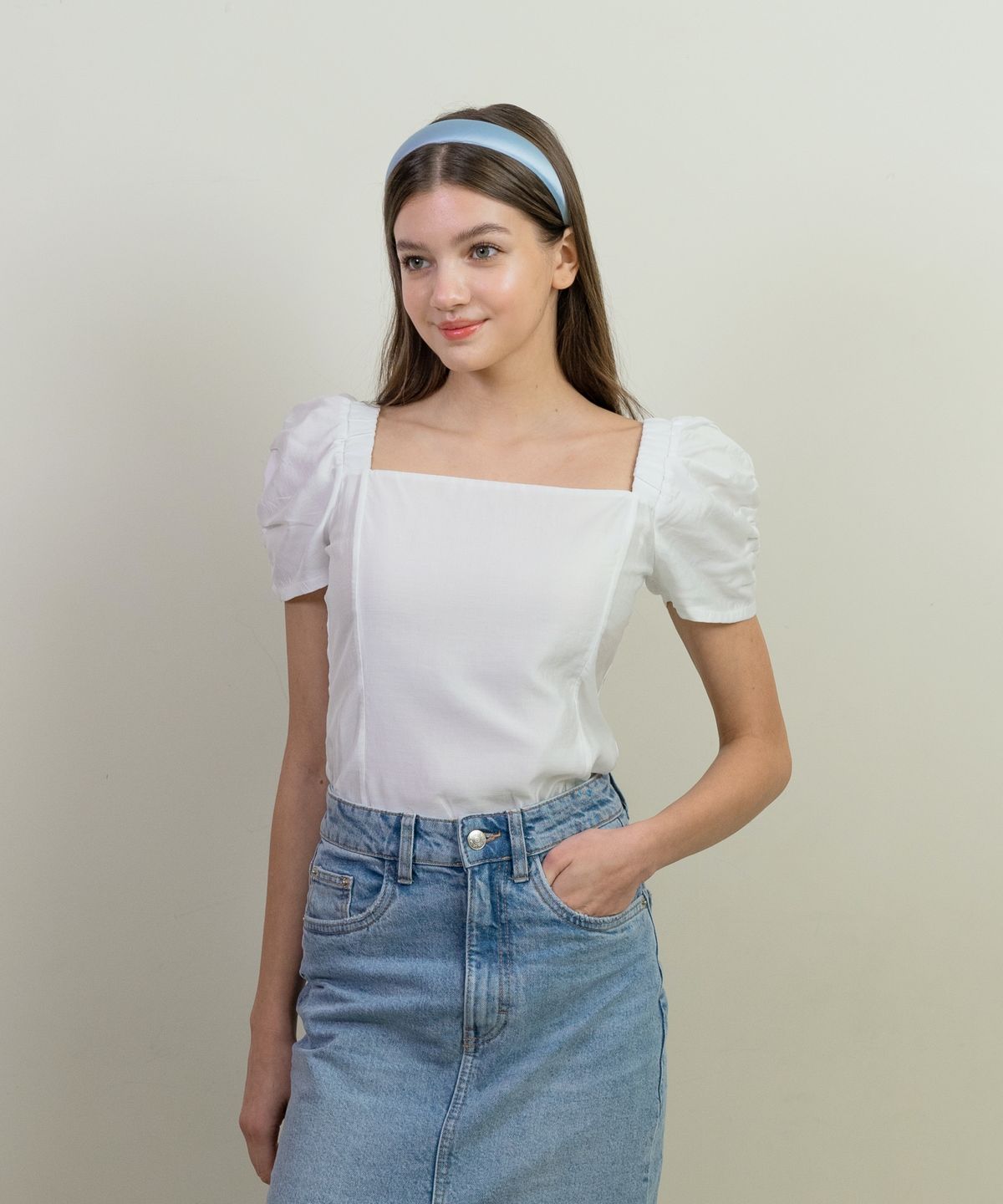 레트흐드레뚜왈(LETTRE DE LE TOILE) Square neckline puff sleeve top (White)