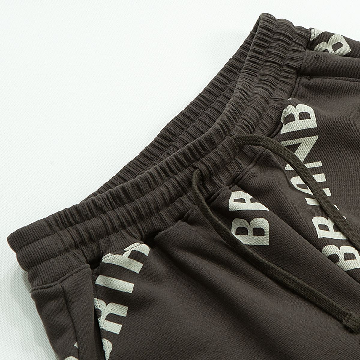 브라이언베리(BRIAN BERRY) JACE LOGO PANTS_DARK BROWN