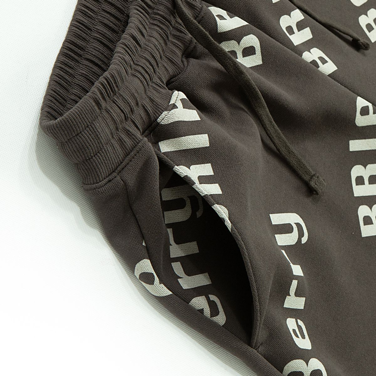 브라이언베리(BRIAN BERRY) JACE LOGO PANTS_DARK BROWN