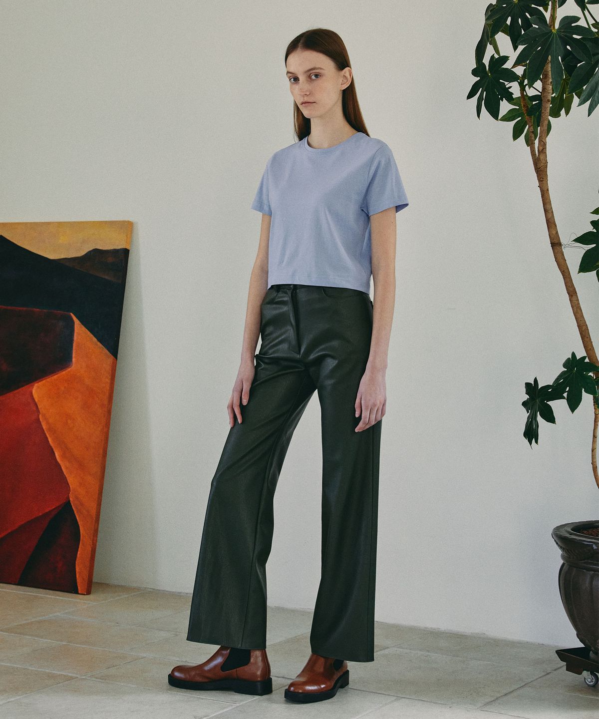 38컴온커먼(38COMEONCOMMON) VEGAN LEATHER STRAIGHT PANTS (KHAKI)
