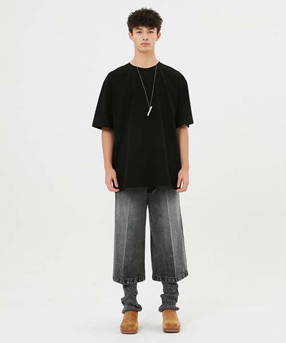 문선 아카이브(MOONSUN ARCHIVE) ESSENTIAL_UNISEX Argyle Hole Sleeve T-shirt  [Black]