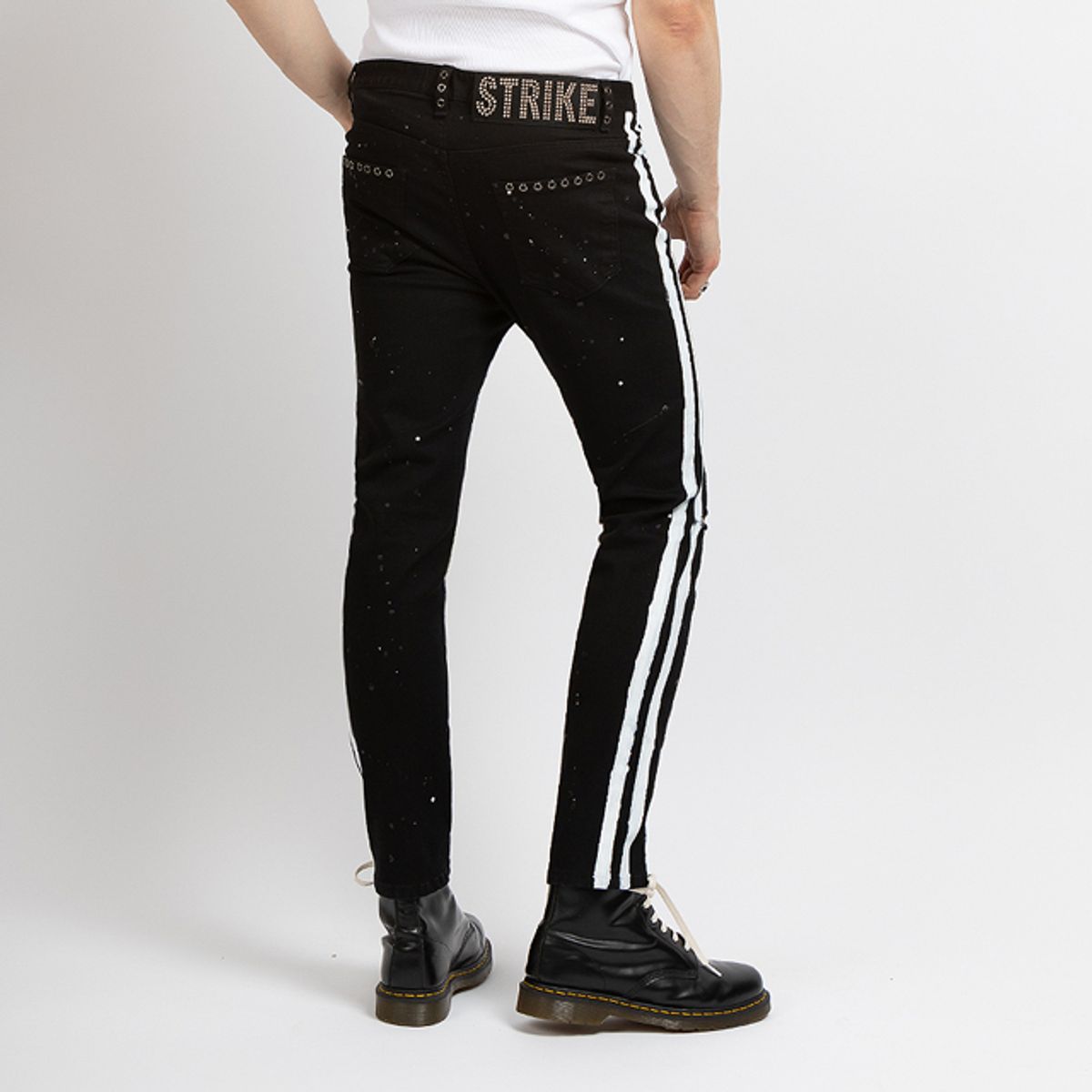 스트라이크(STRIKE) 더블 라인 화이트 & 블랙 스팟 아일릿 진 (BLACK)