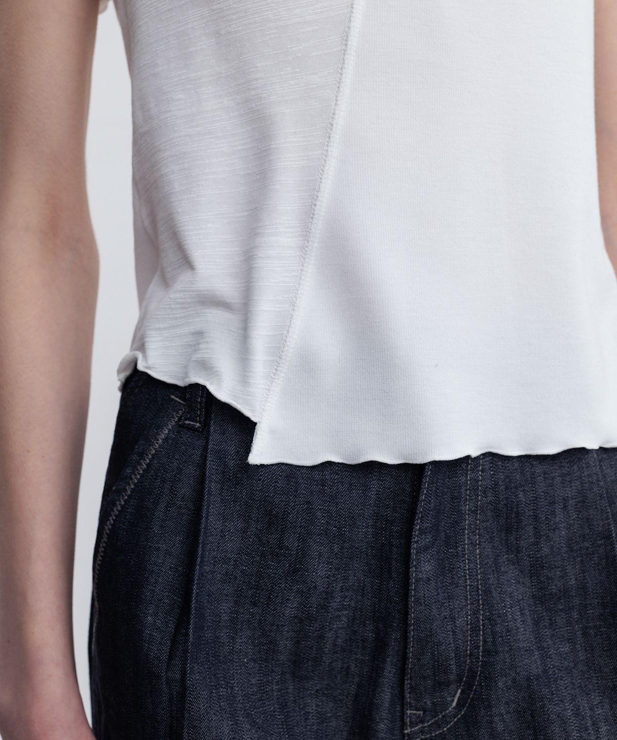 리이(RE RHEE) LETTUCE HEM ASYMMETRIC TOP