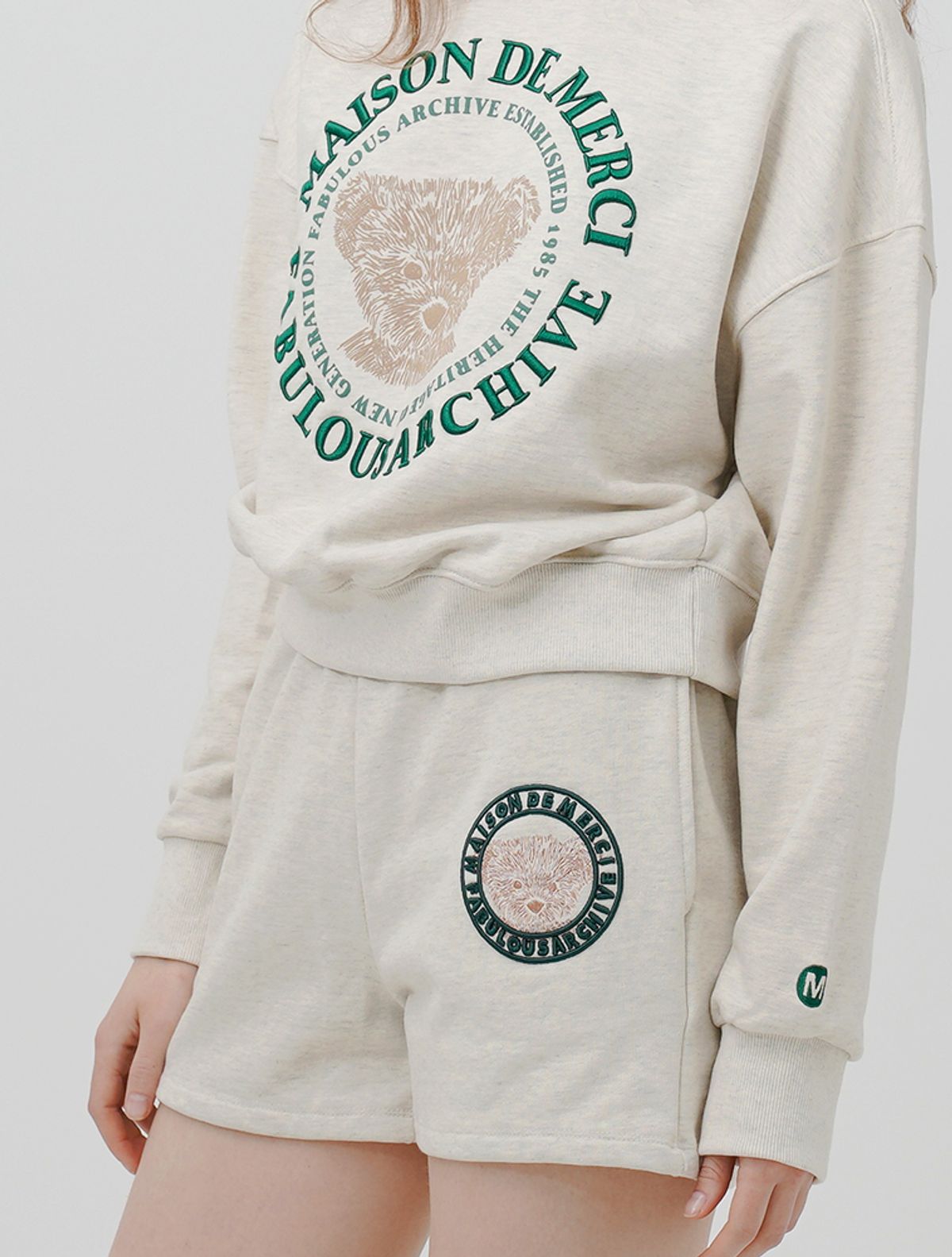라 메종 스튜디오(LA MAISON STUDIO) 우먼즈 엠보자수 베어프렌즈 쇼츠 오트밀그린(FCC2PT502W)