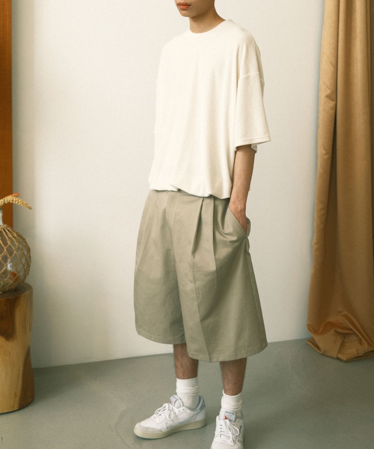 블러프(BLUFF) 투턱 와이드 하프밴딩 쇼츠 [BEIGE]