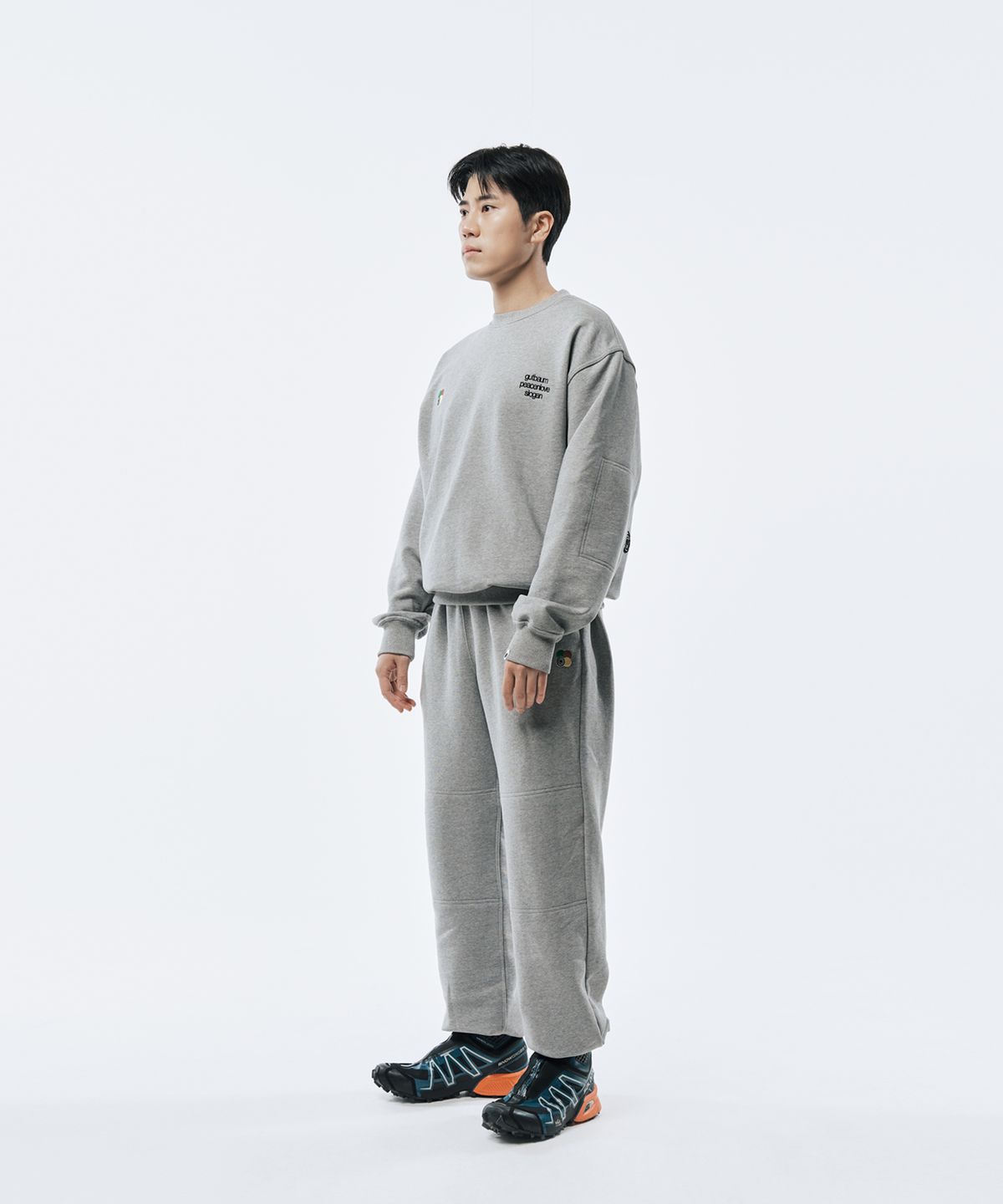 굿바움(GUTBAUM) 애슬레틱 로고 스웨트 셔츠 / 그레이