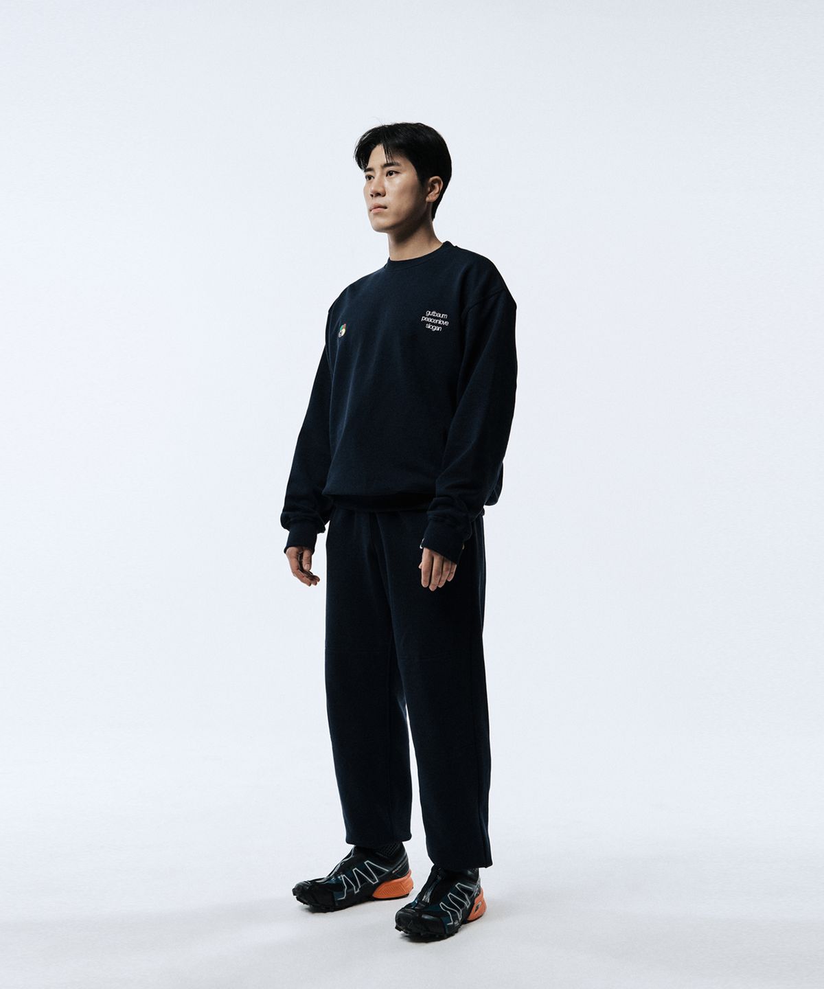 굿바움(GUTBAUM) 애슬레틱 로고 스웨트 셔츠 / 네이비