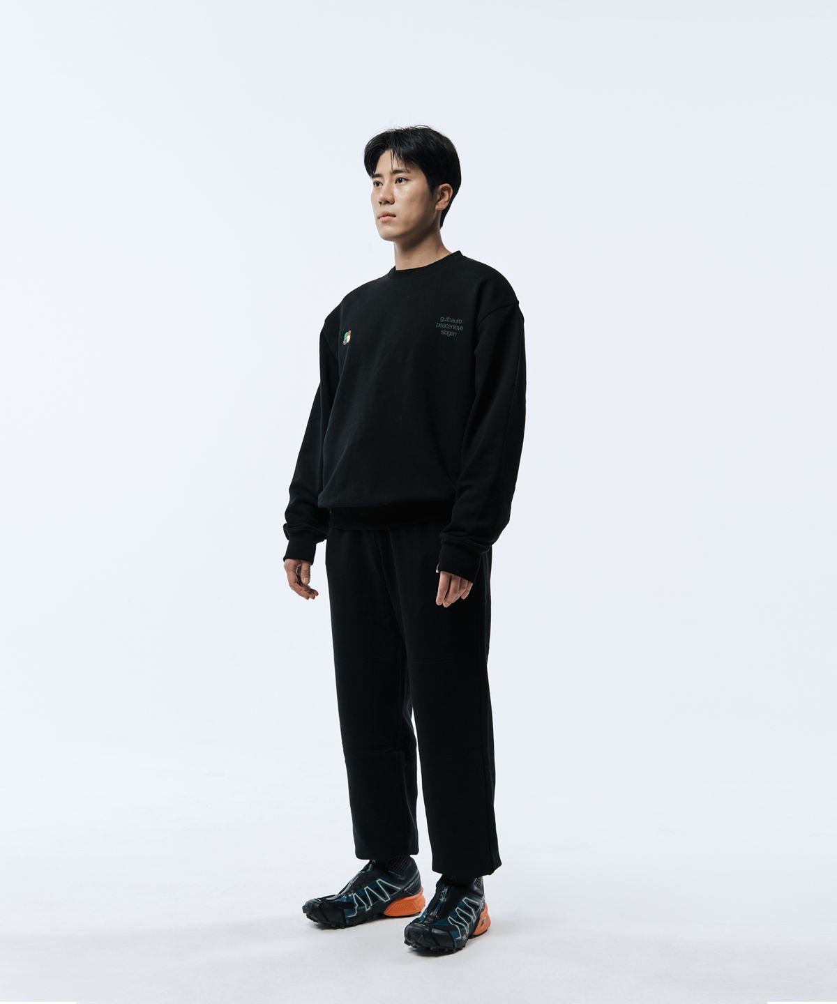 굿바움(GUTBAUM) 애슬레틱 로고 스웨트 셔츠 / 블랙