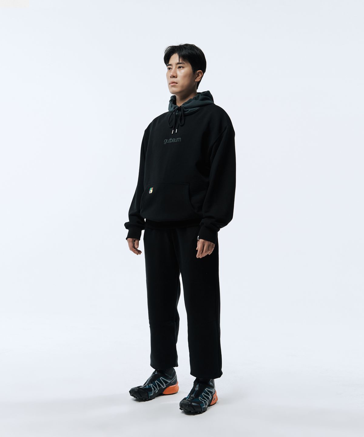 굿바움(GUTBAUM) 애슬레틱 밴딩 스웨트 팬츠 / 블랙