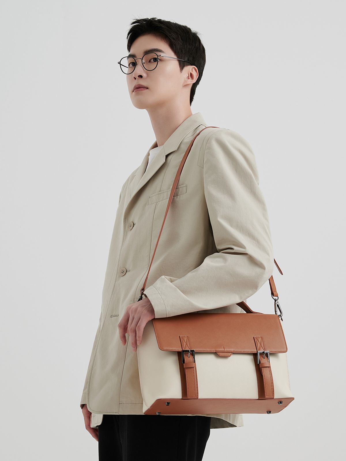 베드포드일레븐스(BEDFORD11TH) 폴리건 더블벨티드 사첼백 [베이지콤보]