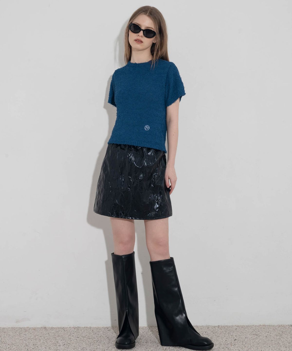 언유주얼 노말(UNUSUALNORMAL) SYMBOL KNIT TOP_DENIM BLUE