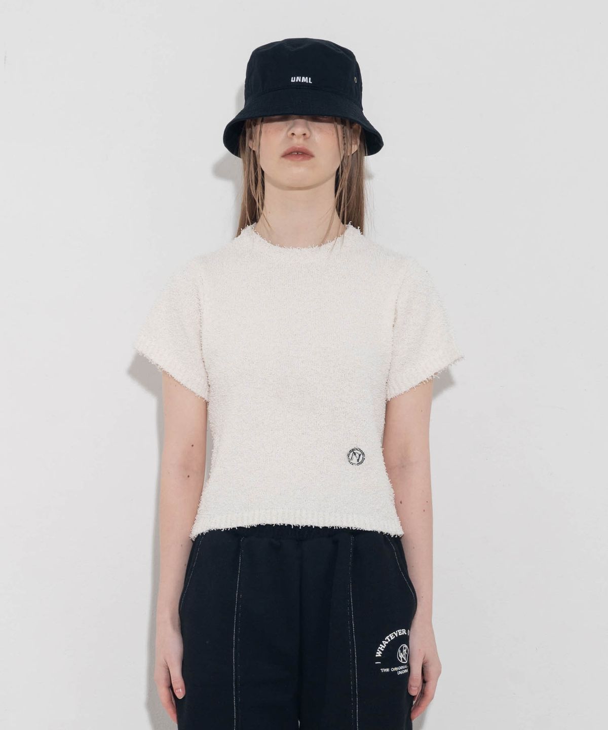 언유주얼 노말(UNUSUALNORMAL) SYMBOL KNIT TOP_IVORY