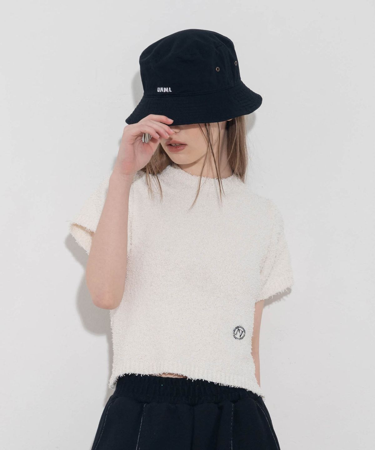 언유주얼 노말(UNUSUALNORMAL) SYMBOL KNIT TOP_IVORY