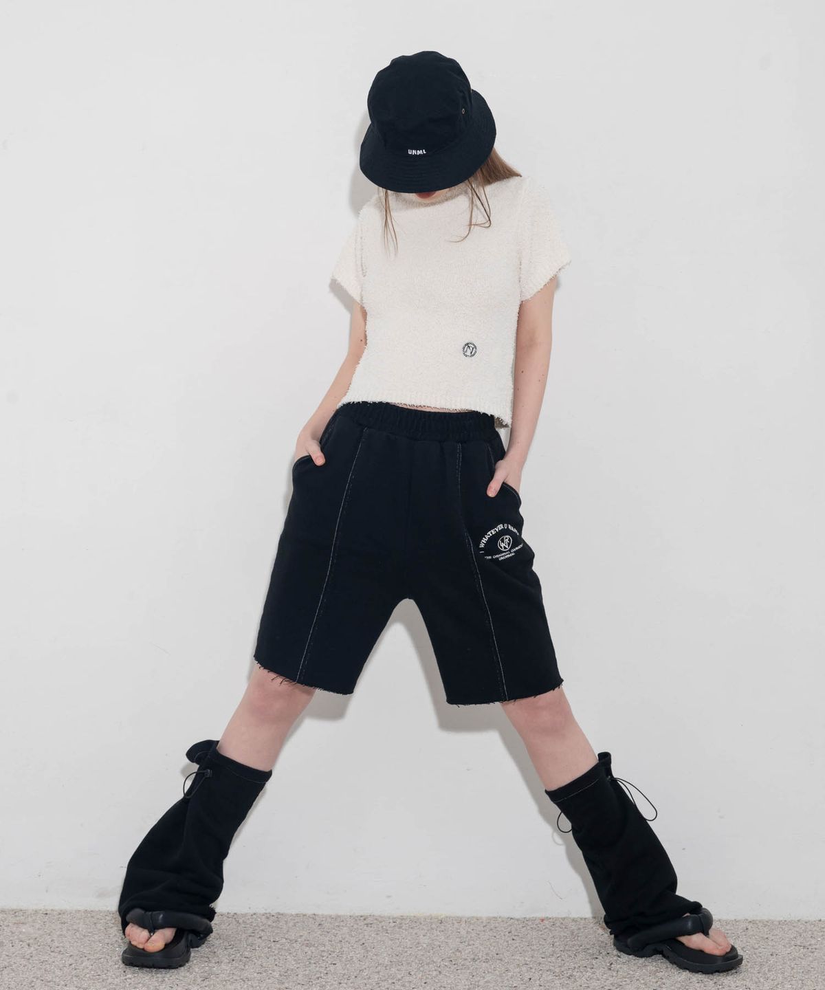언유주얼 노말(UNUSUALNORMAL) SYMBOL KNIT TOP_IVORY