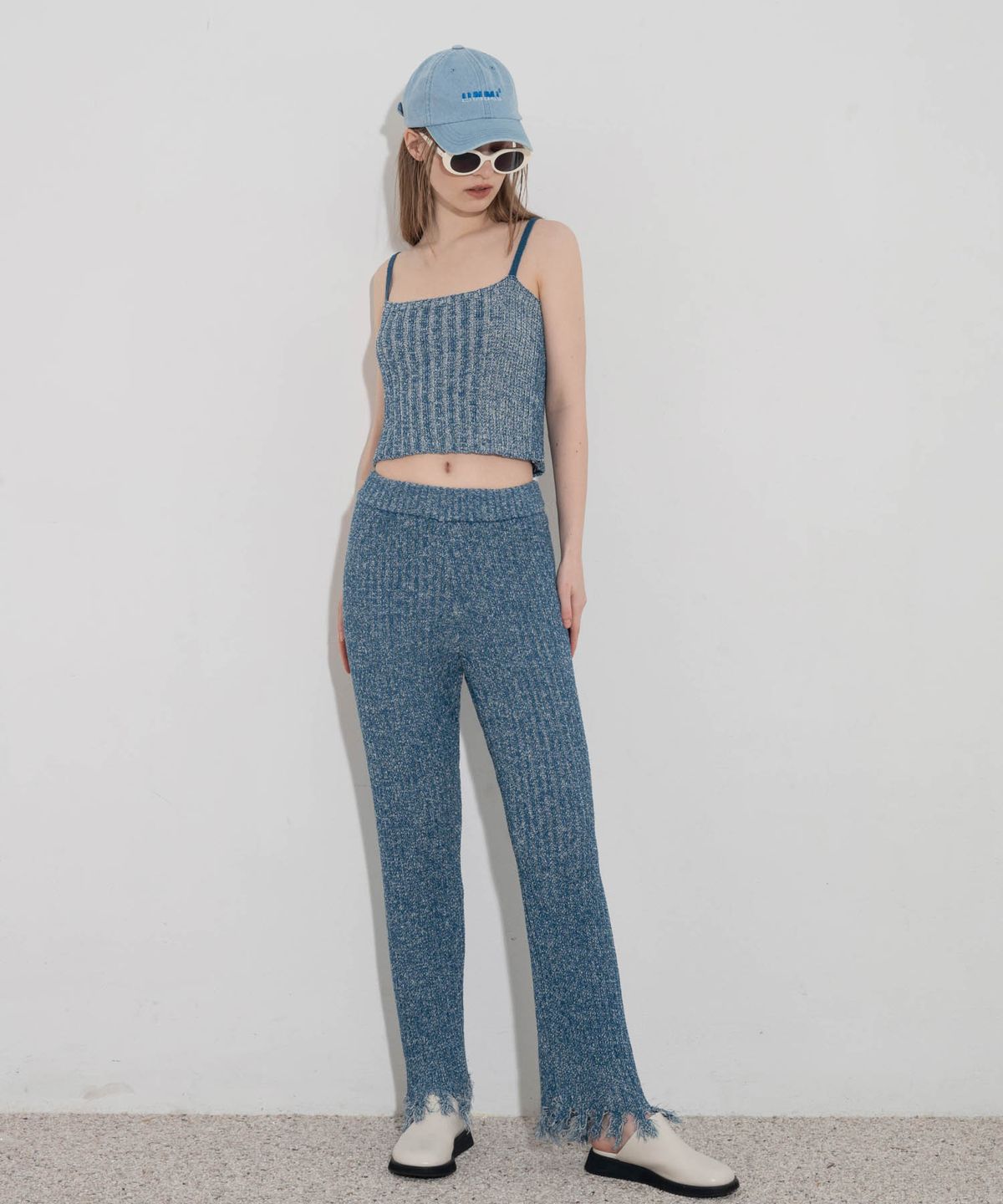 언유주얼 노말(UNUSUALNORMAL) DAMAGED KNIT PANTS_DENIM BLUE