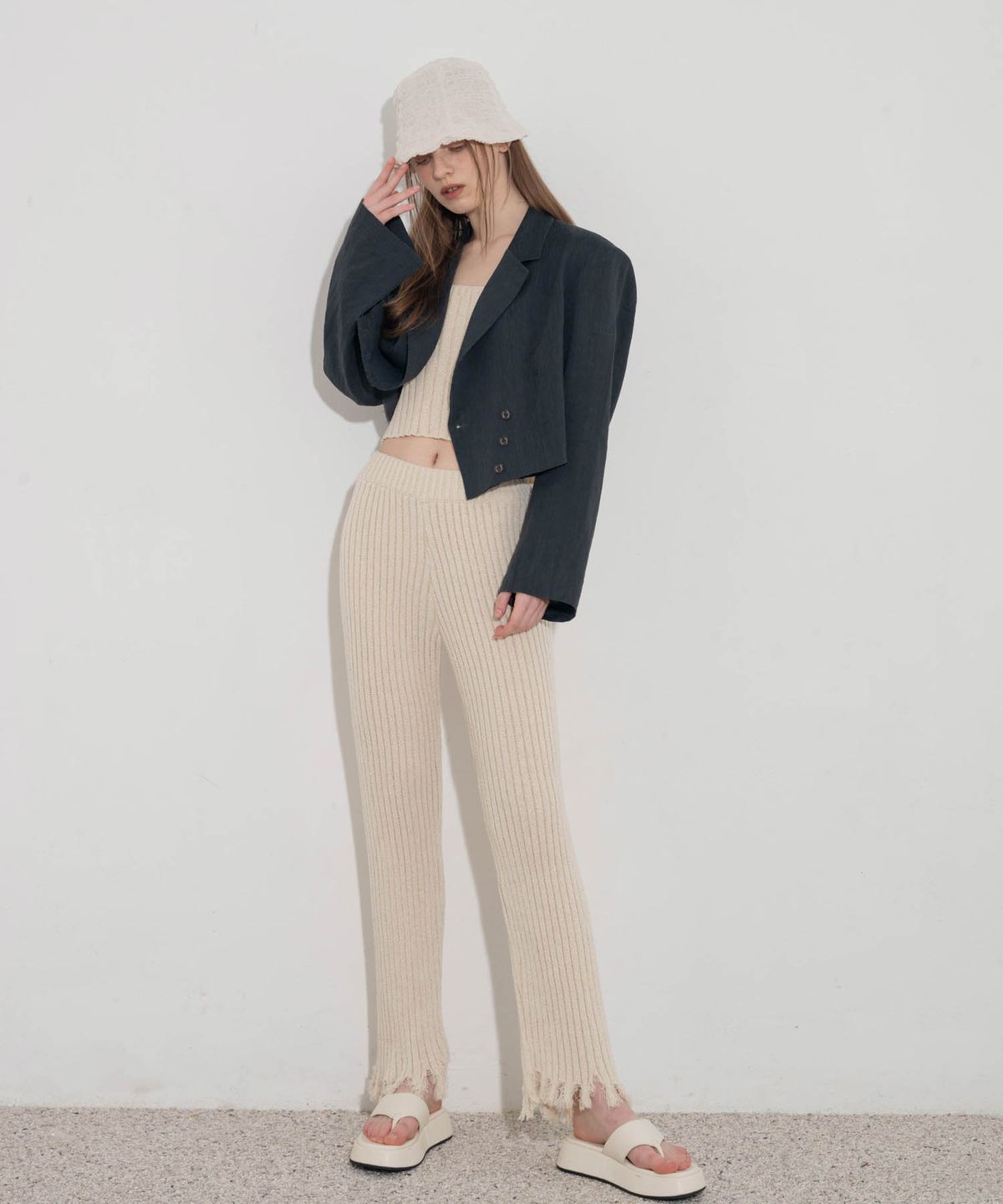 언유주얼 노말(UNUSUALNORMAL) DAMAGED KNIT PANTS_LIGHT BEIGE