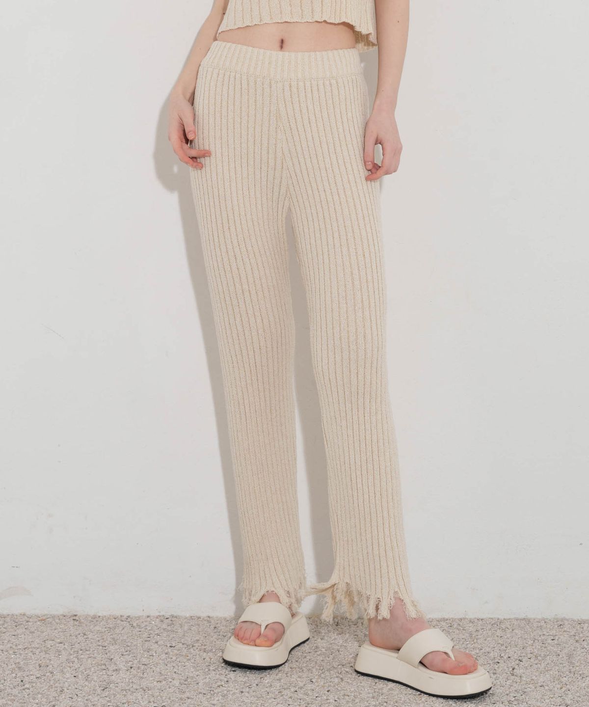 언유주얼 노말(UNUSUALNORMAL) DAMAGED KNIT PANTS_LIGHT BEIGE