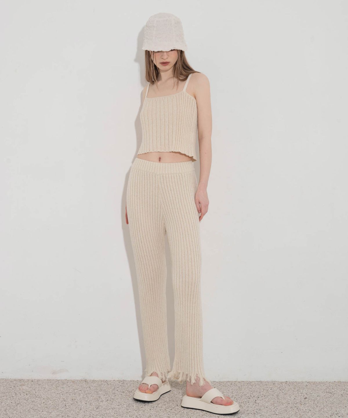 언유주얼 노말(UNUSUALNORMAL) DAMAGED KNIT PANTS_LIGHT BEIGE