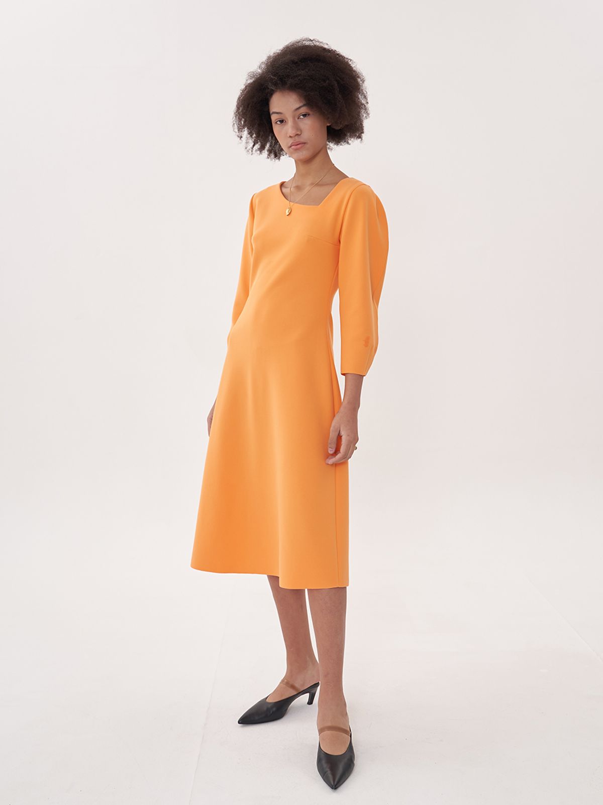 비먼(VIMUN) signature v-neck dress_orange