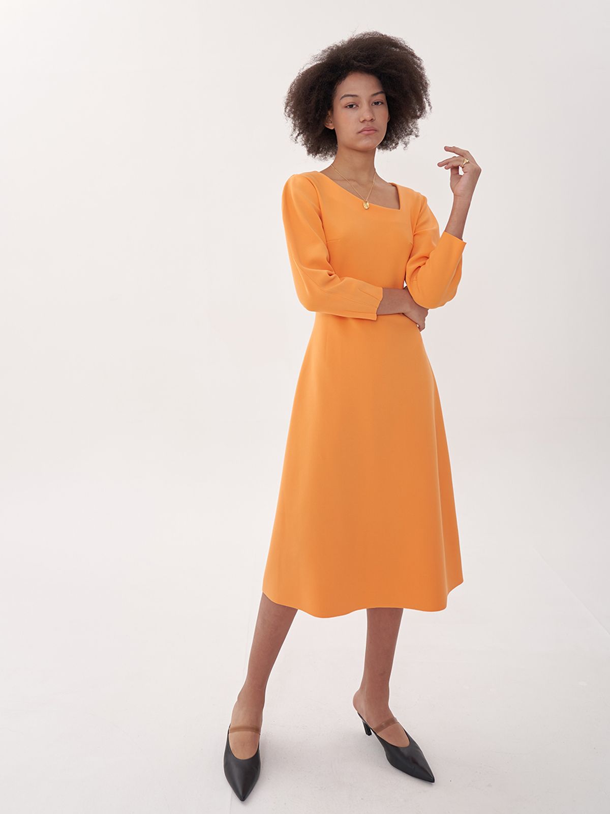비먼(VIMUN) signature v-neck dress_orange