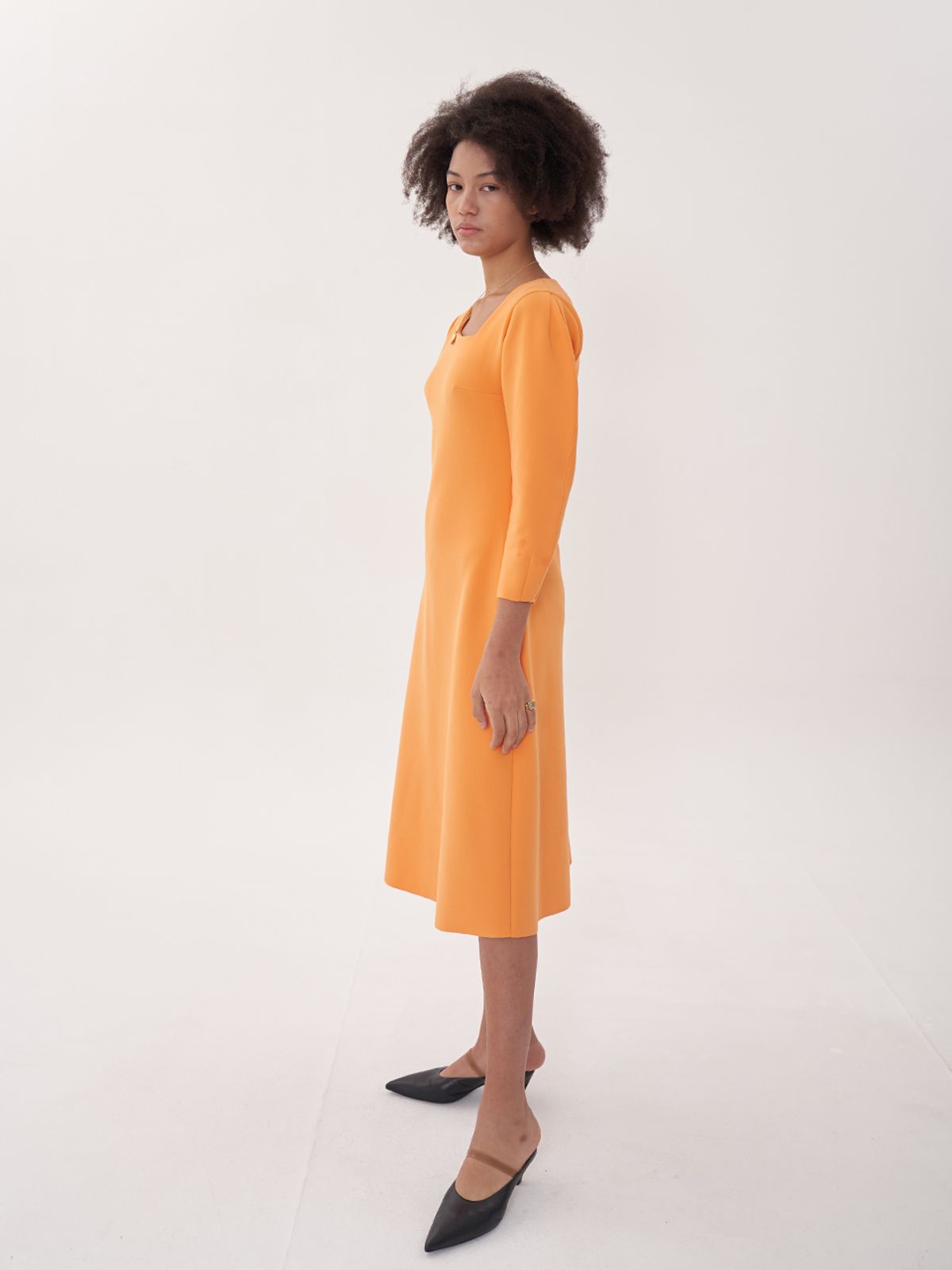 비먼(VIMUN) signature v-neck dress_orange
