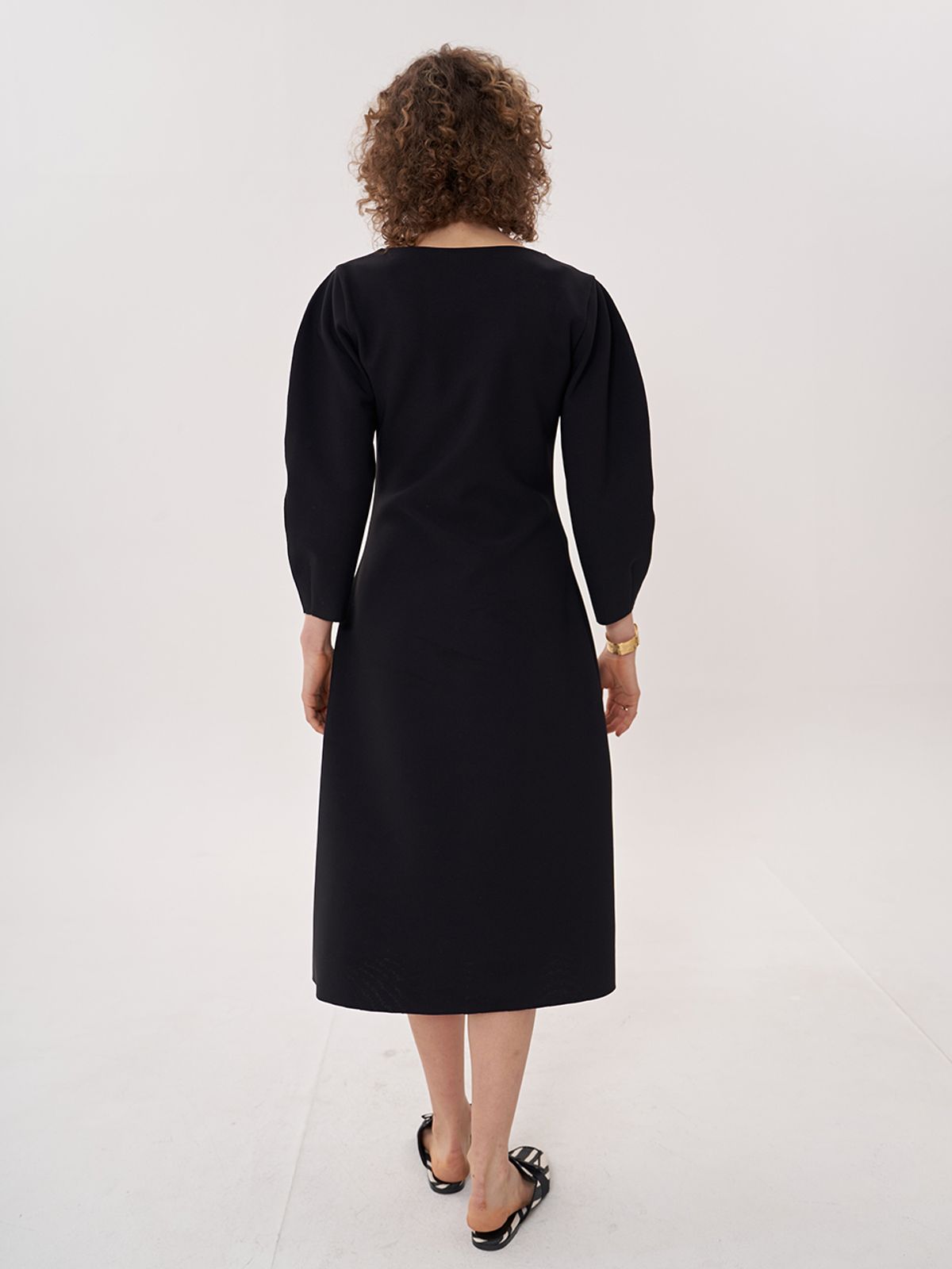 비먼(VIMUN) signature v-neck dress_black