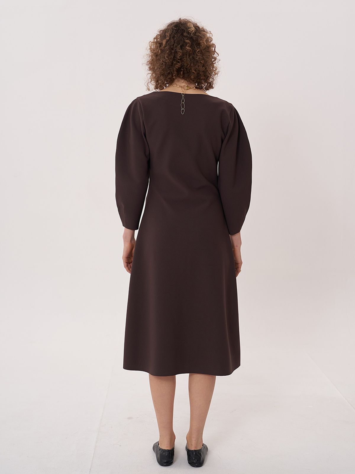 비먼(VIMUN) signature v-neck dress_brown