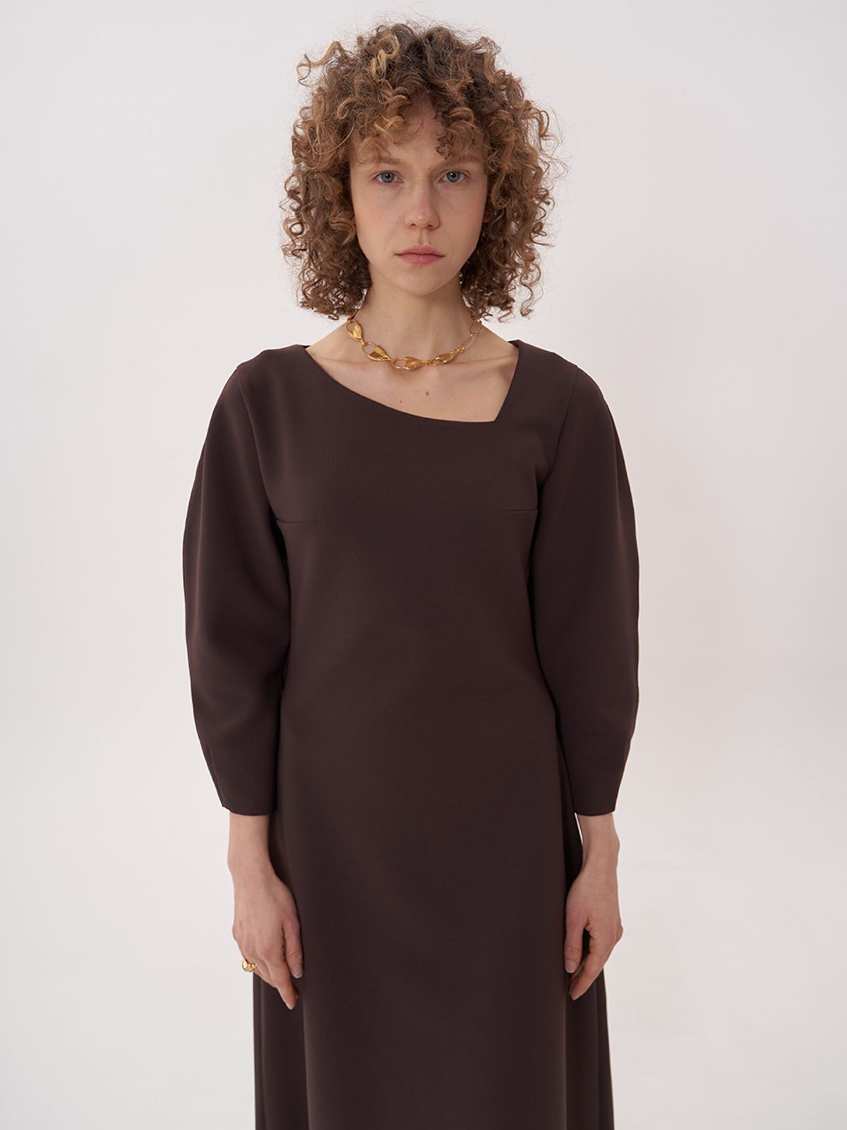 비먼(VIMUN) signature v-neck dress_brown