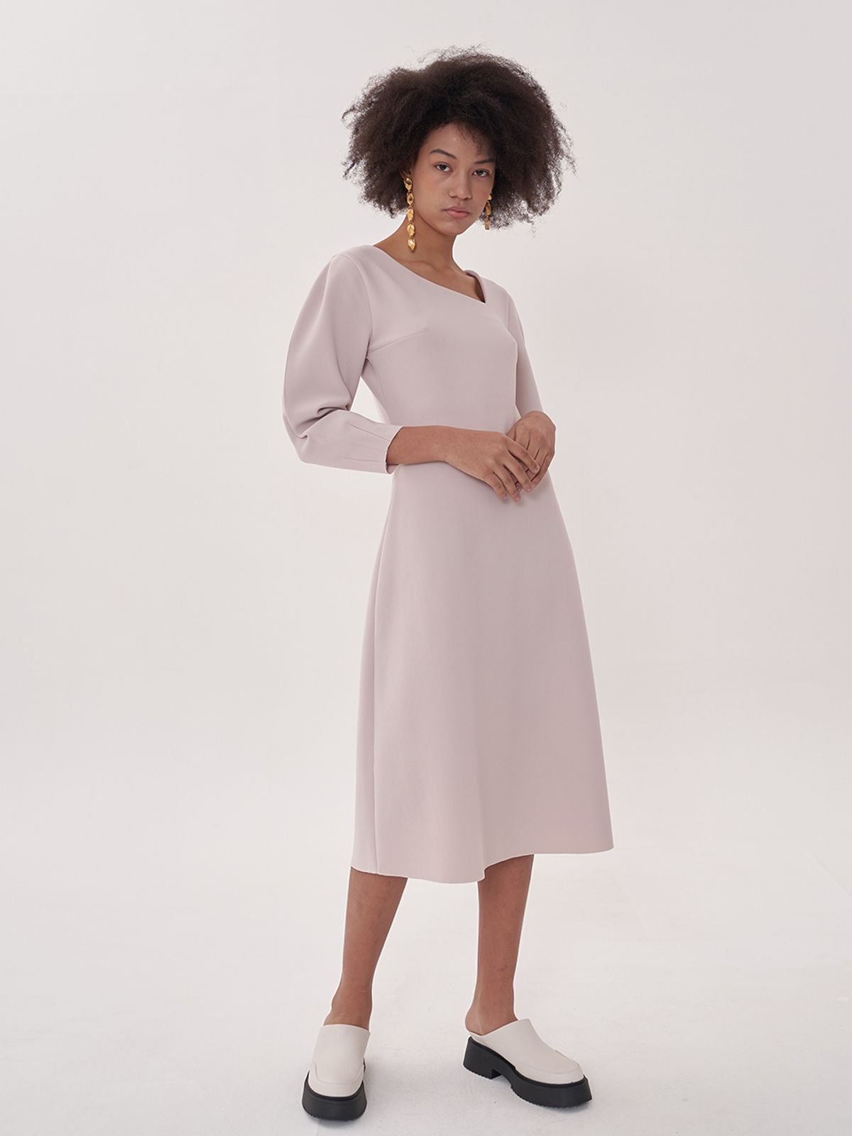 비먼(VIMUN) signature v-neck dress_ivory