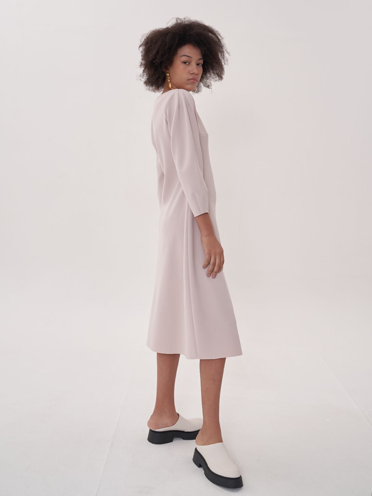 비먼(VIMUN) signature v-neck dress_ivory