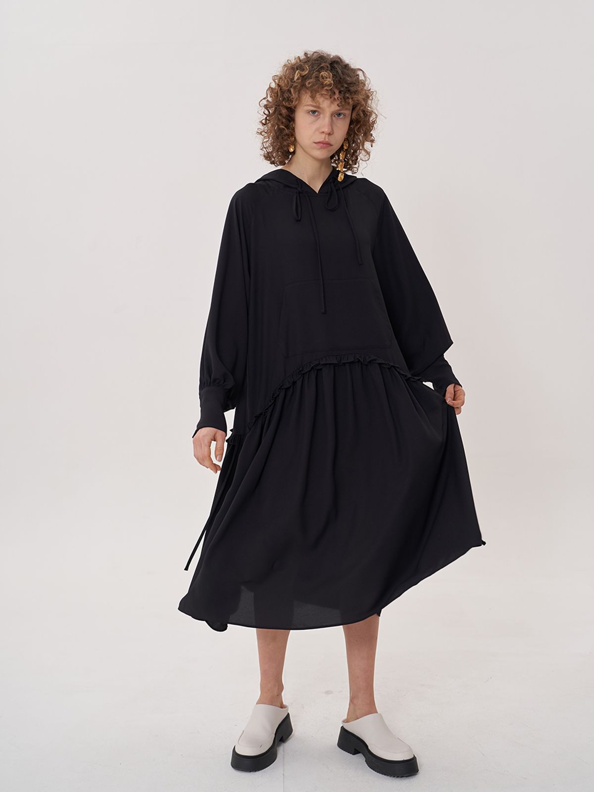 비먼(VIMUN) hooded maxi dress_black