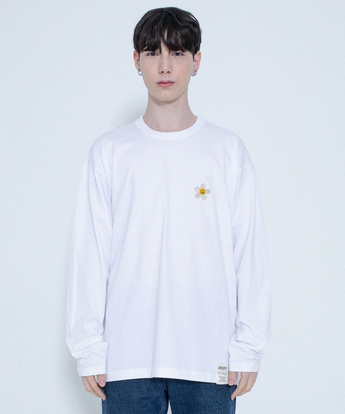 그레이버(GRAVER) [UNISEX]플라워도트 자수 롱슬리브_화이트