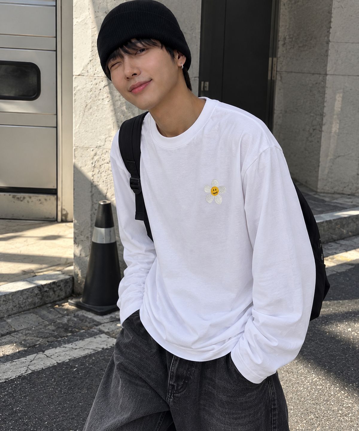 그레이버(GRAVER) [UNISEX]플라워도트 자수 롱슬리브_2color