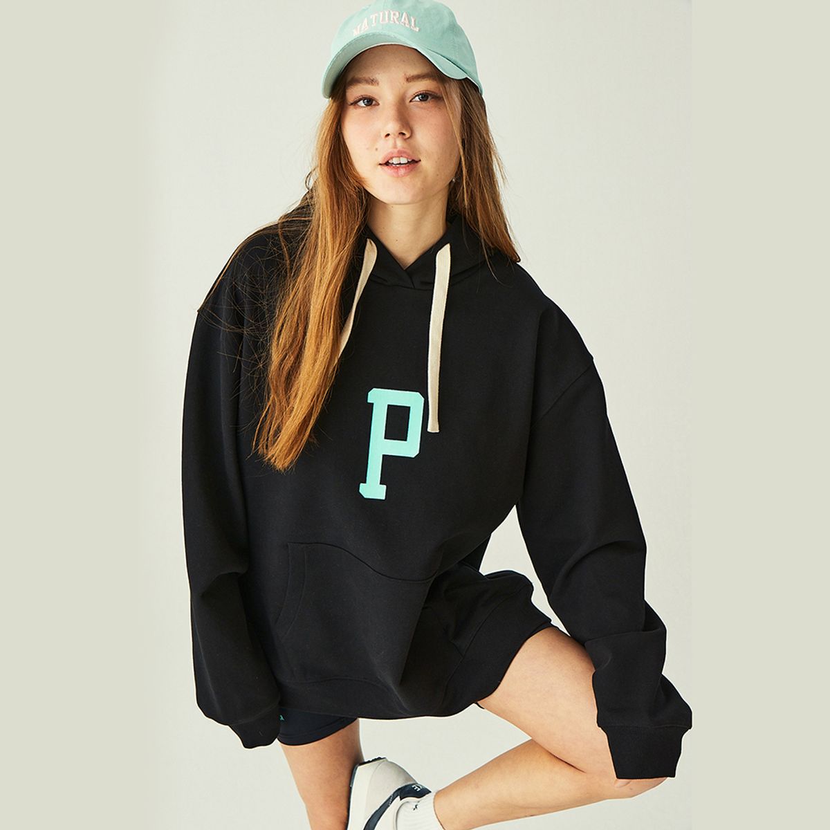 에스피엔케이(SPNK) 레터링 후드 맨투맨_블랙