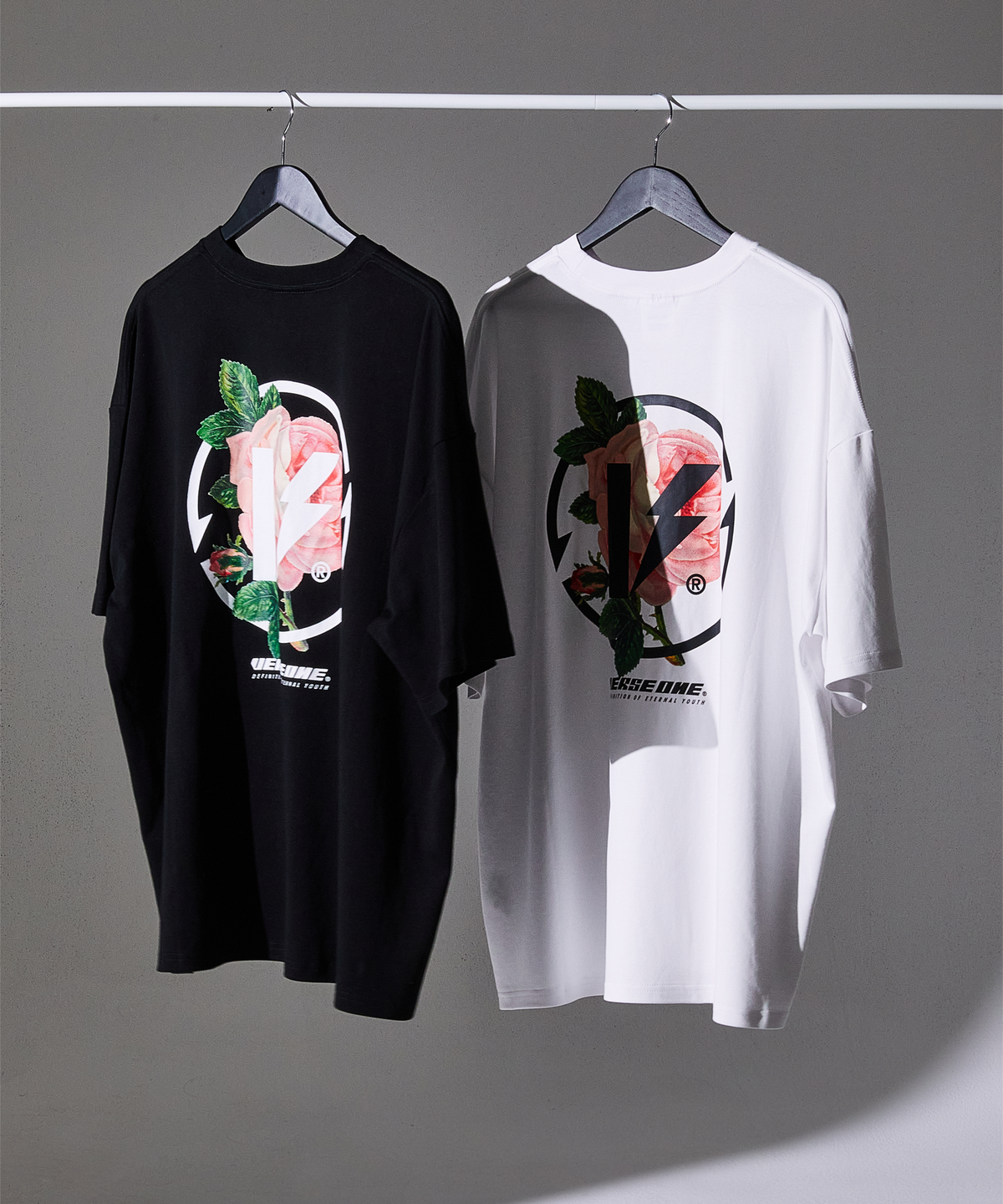 벌스원(VERSE ONE) FLOWER SYMBOL LOGO T-SHIRTS BLACK
