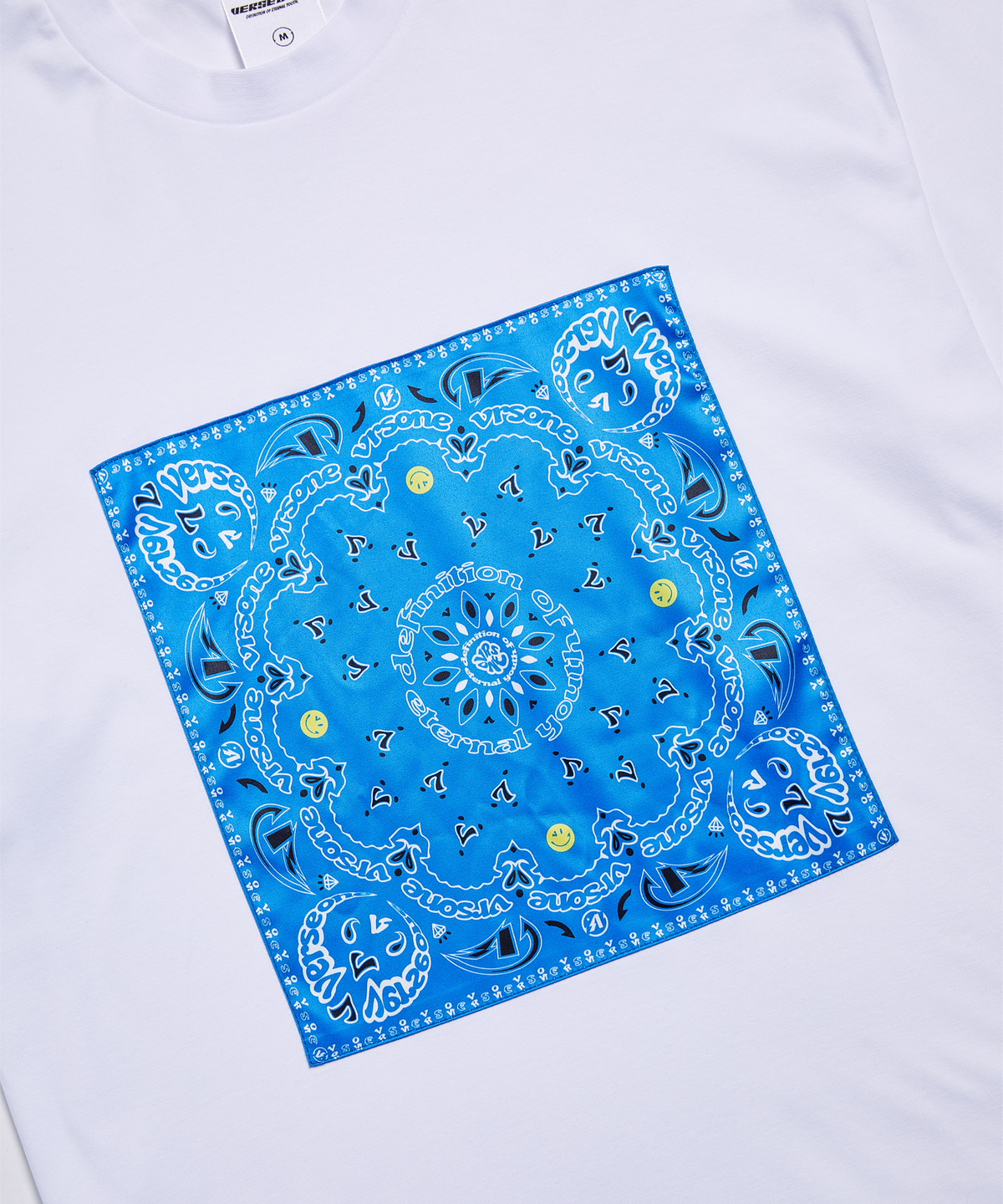 벌스원(VERSE ONE) PAISLEY LOGO BANDANA T-SHIRTS WHITE/NAVY