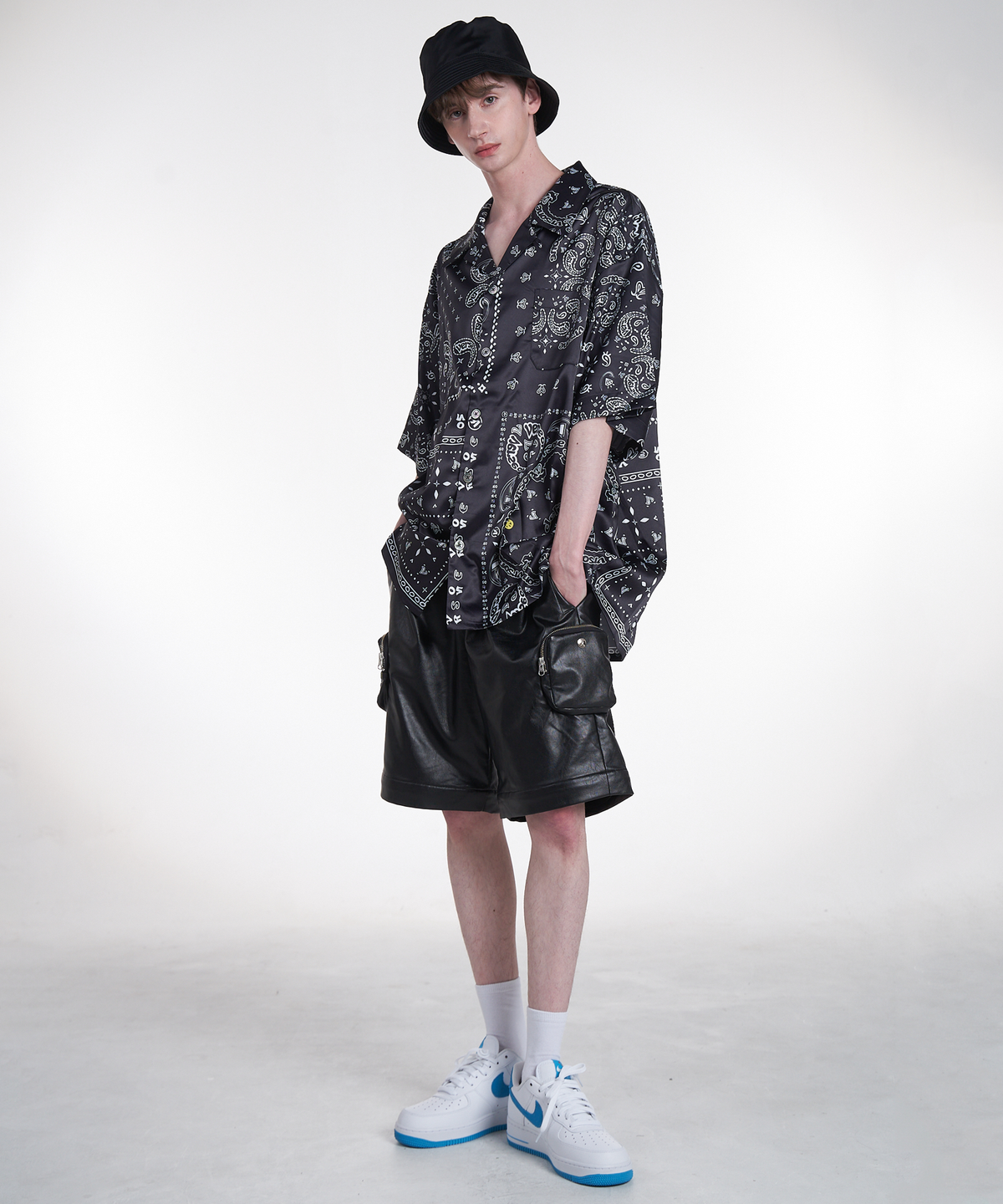 벌스원(VERSE ONE) OVER FIT PAISLEY S/S SPANDEX SHIRTS BLACK