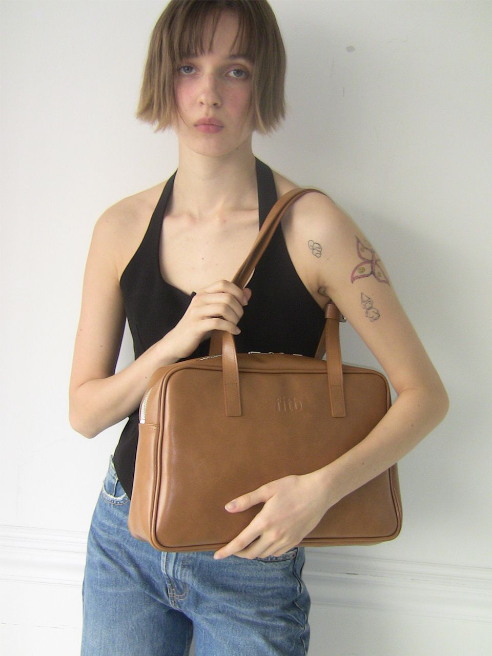 MUSINSA公式 | FILLINTHEBLANK Trapezoid Shoulder Bag (camel)