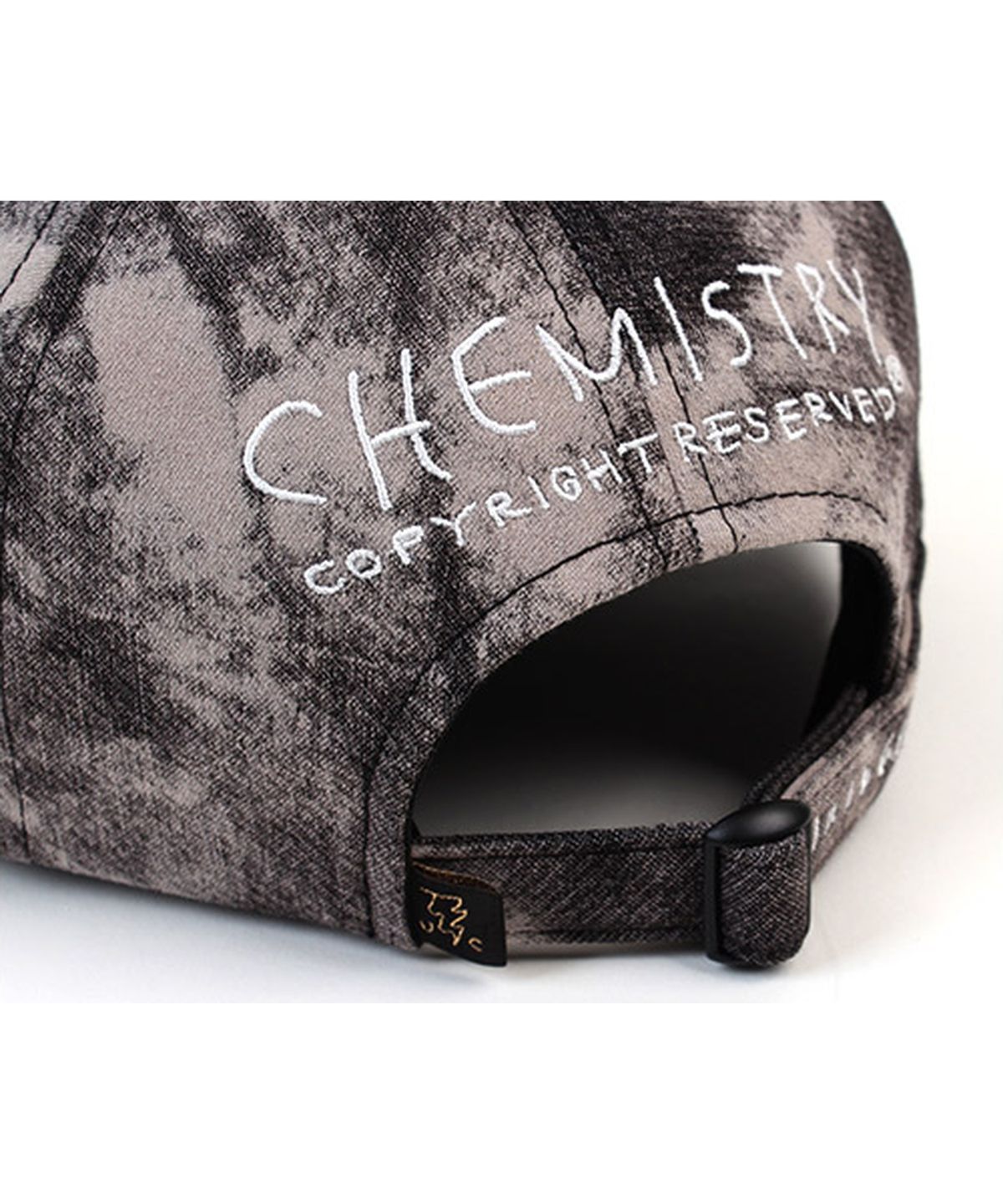 유니버셜 케미스트리(UNIVERSAL CHEMISTRY) Dyed Black Ballcap 나염볼캡
