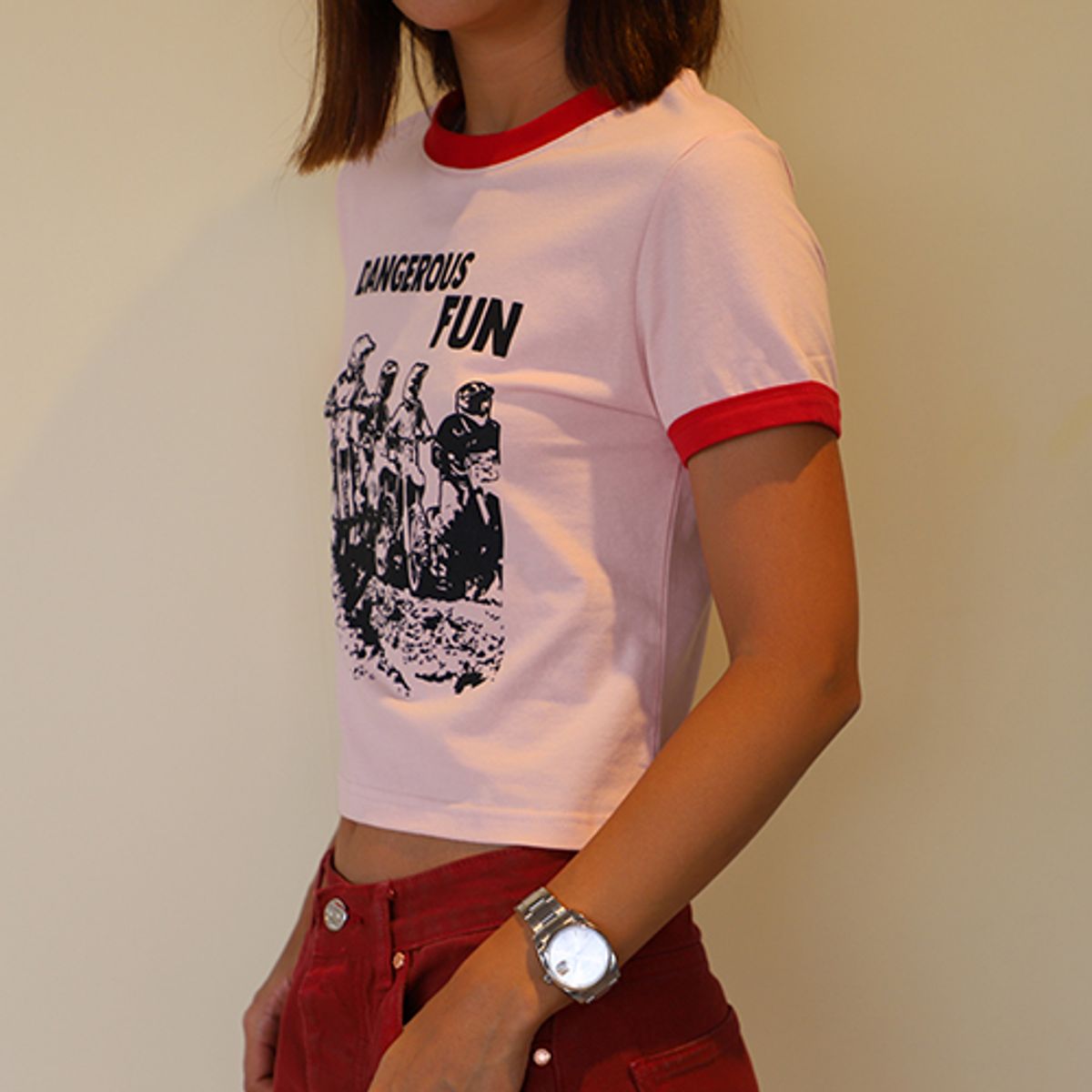 크루치(KRUCHI) DANGEROUS FUN CROP T-SHIRT (APRICOT)