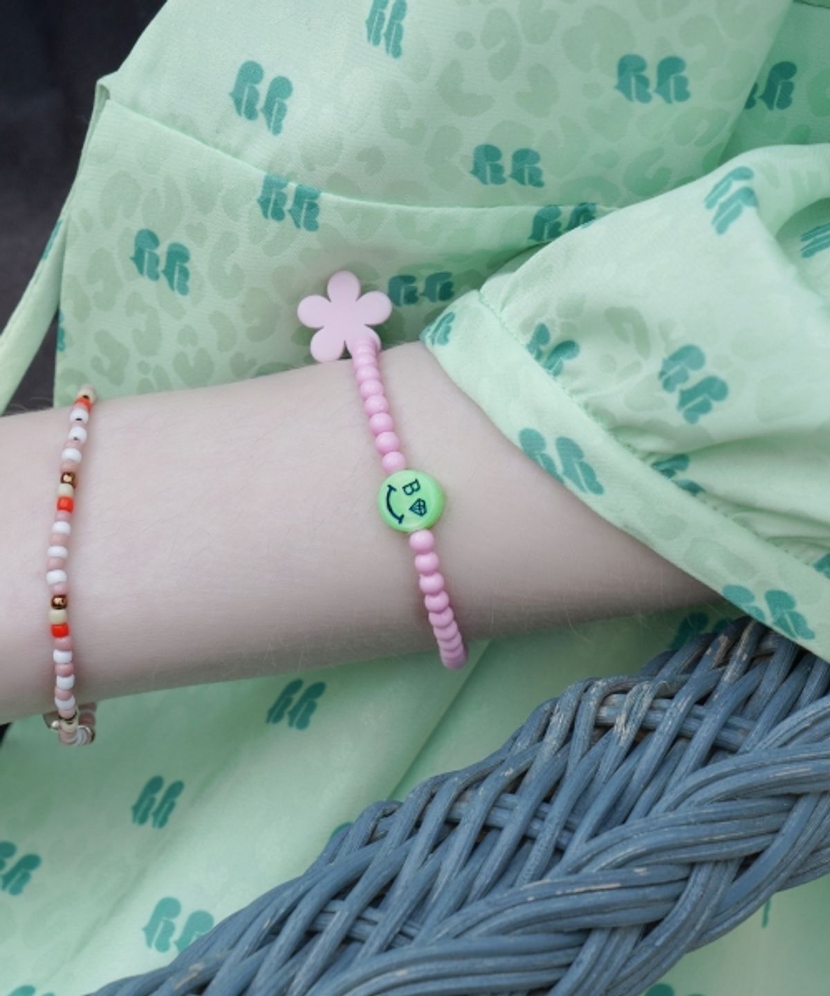 봉보(BONBEAU) Aloha color acrylic ball Bracelet 컬러 스마일 앤 플라워 참 포인트 아크릴 볼 팔찌