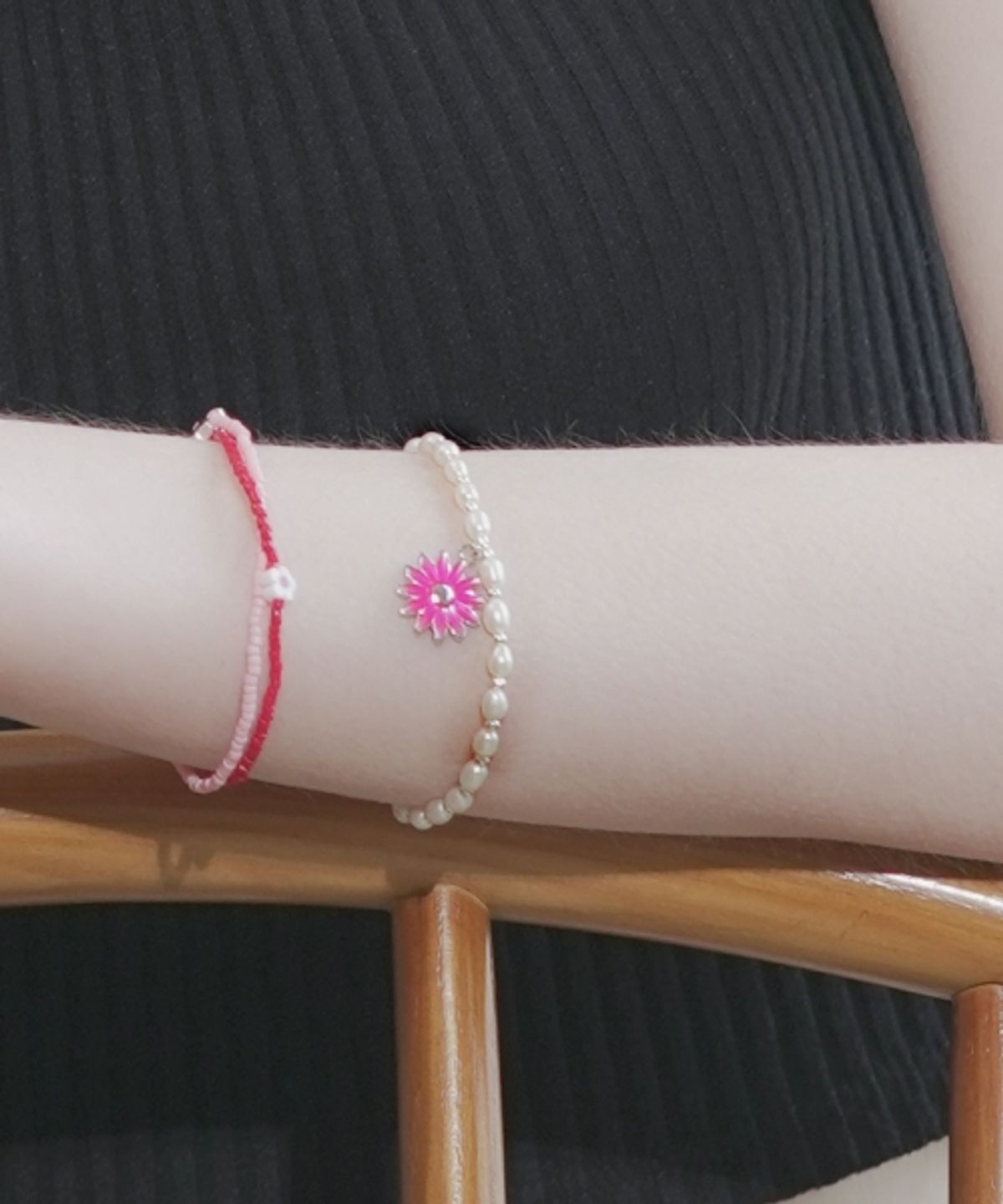 봉보(BONBEAU) My daisy point water pearl Bracelet 컬러 에나멜 데이지 참 포인트 쌀알 담수진주 팔찌