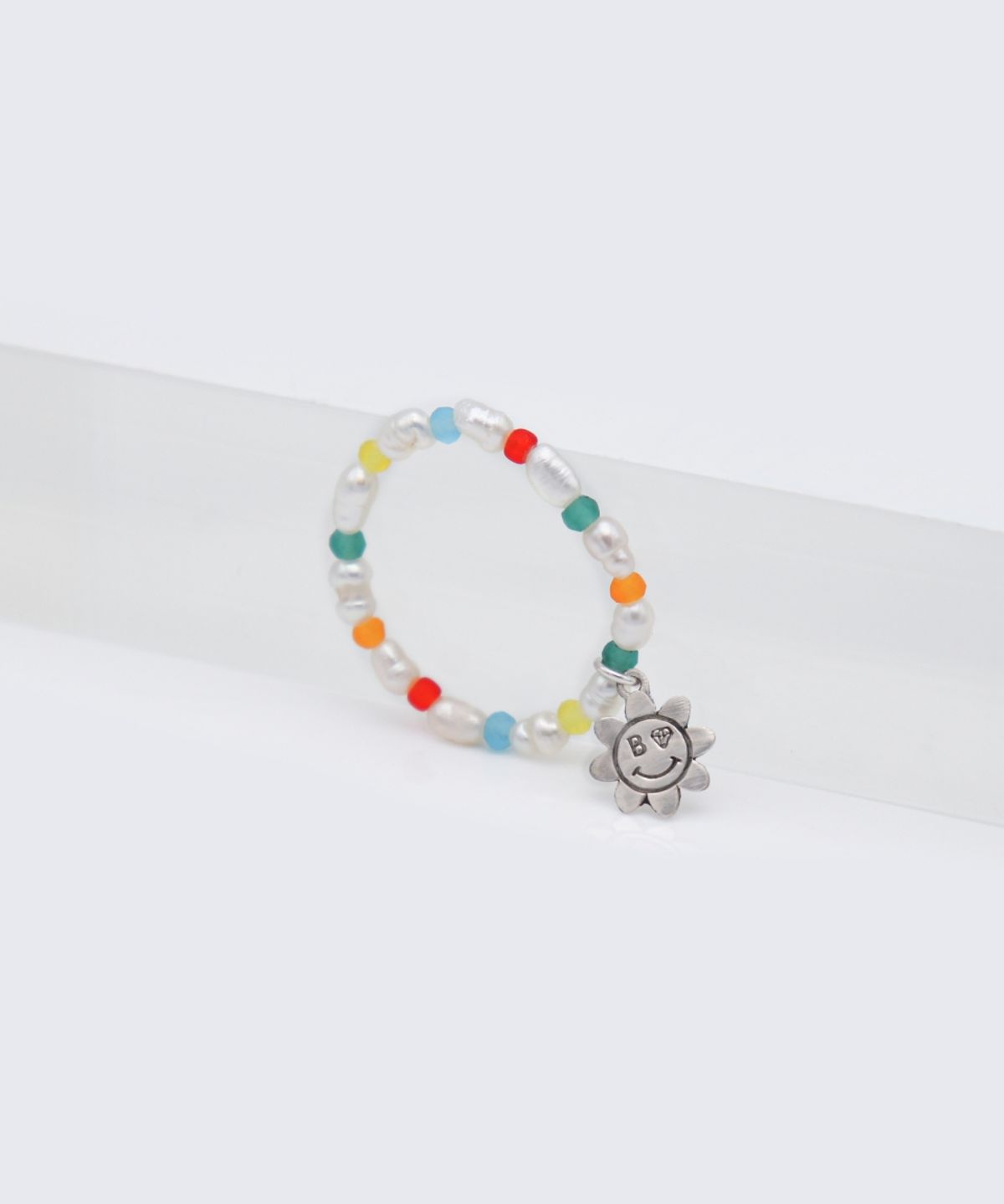 봉보(BONBEAU) Mini smile warter pearl beads ring 미니 실버 꽃 스마일 밴딩 담수진주 비즈 반지
