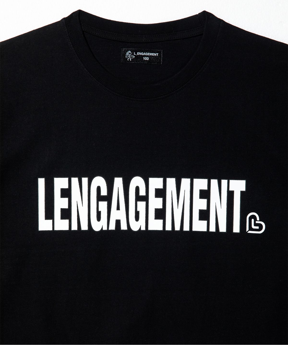랑가주망(LENGAGEMENT) 릴렉스핏 스토리 로고 반팔티 [블랙]