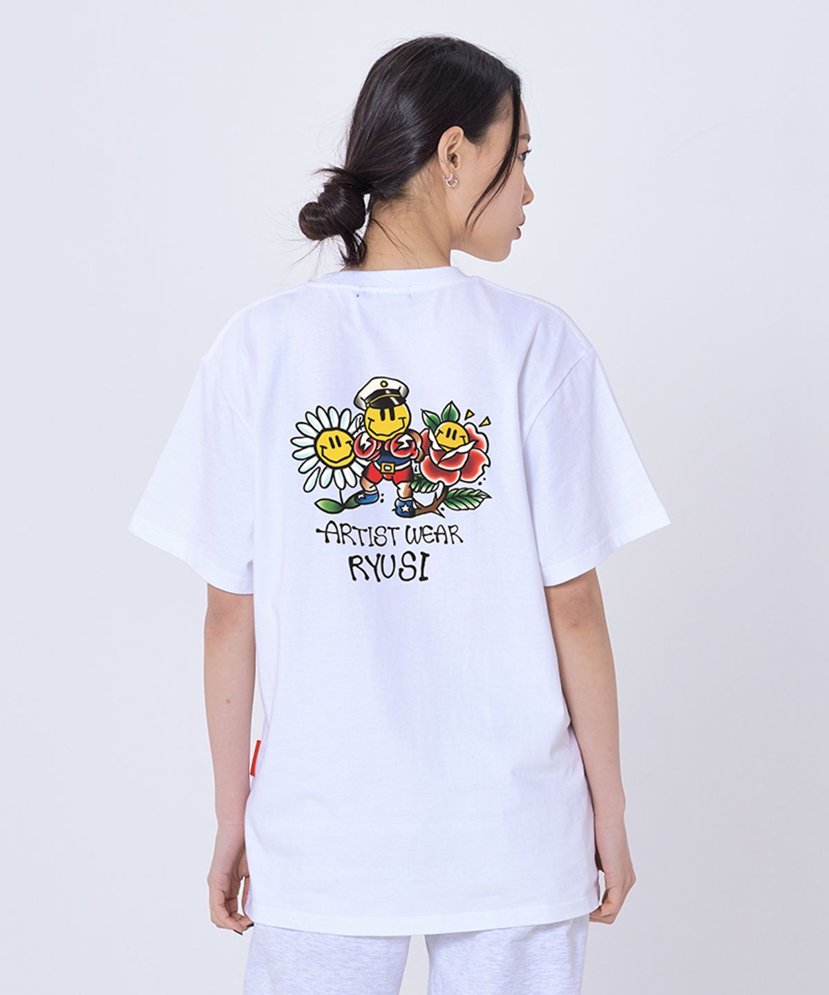 아티스트웨어(ARTISTWEAR) [ATW X COLLABO] 류시 해바라기 스마일 반팔티 WH