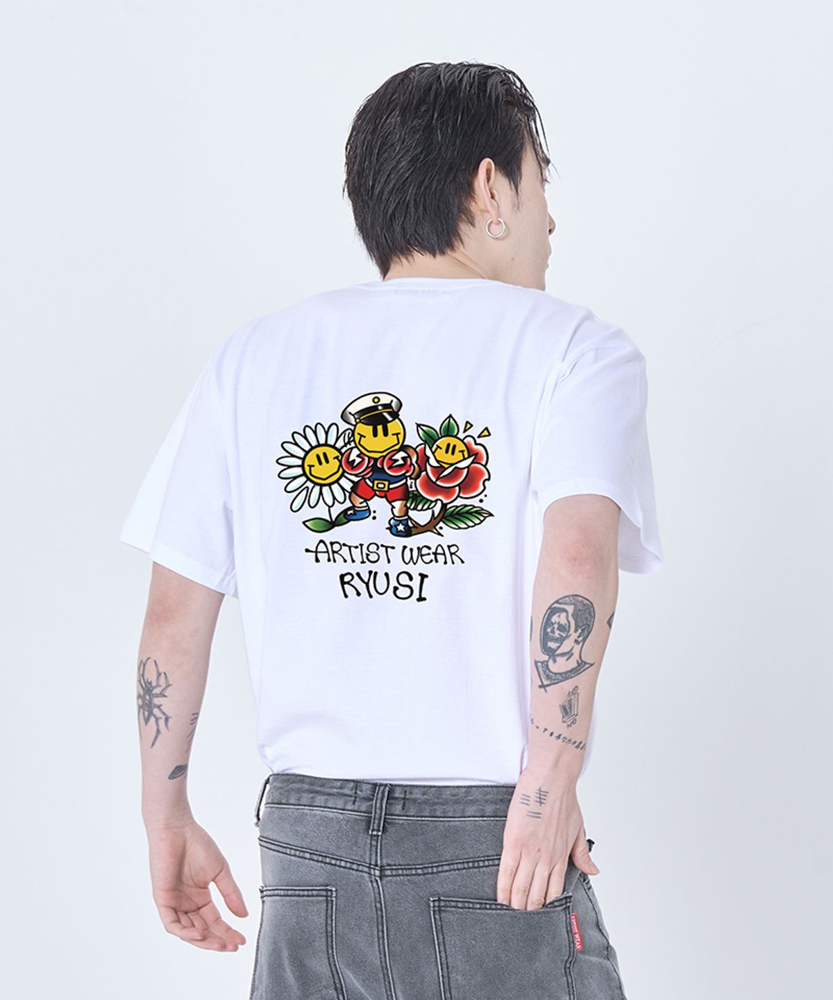 아티스트웨어(ARTISTWEAR) [ATW X COLLABO] 류시 해바라기 스마일 반팔티 WH